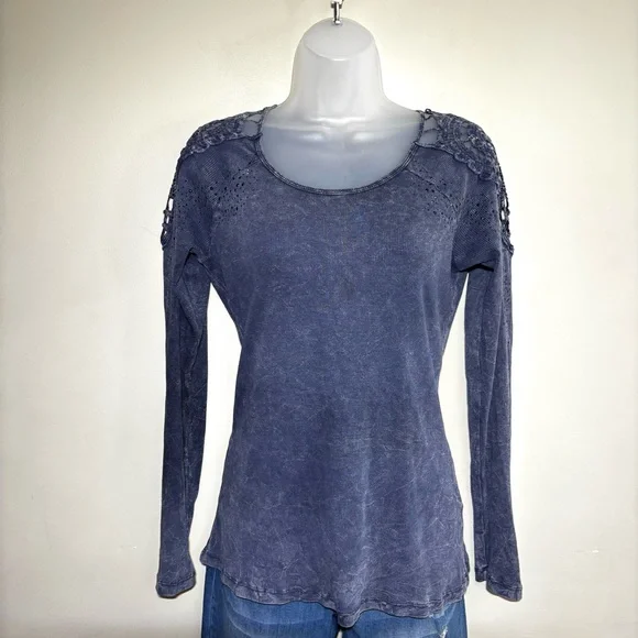 Cato Blue Stone Wash Long Sleeve Top Ribbed Crochet Detail Shoulders Rhinestones - Picture 2 of 15